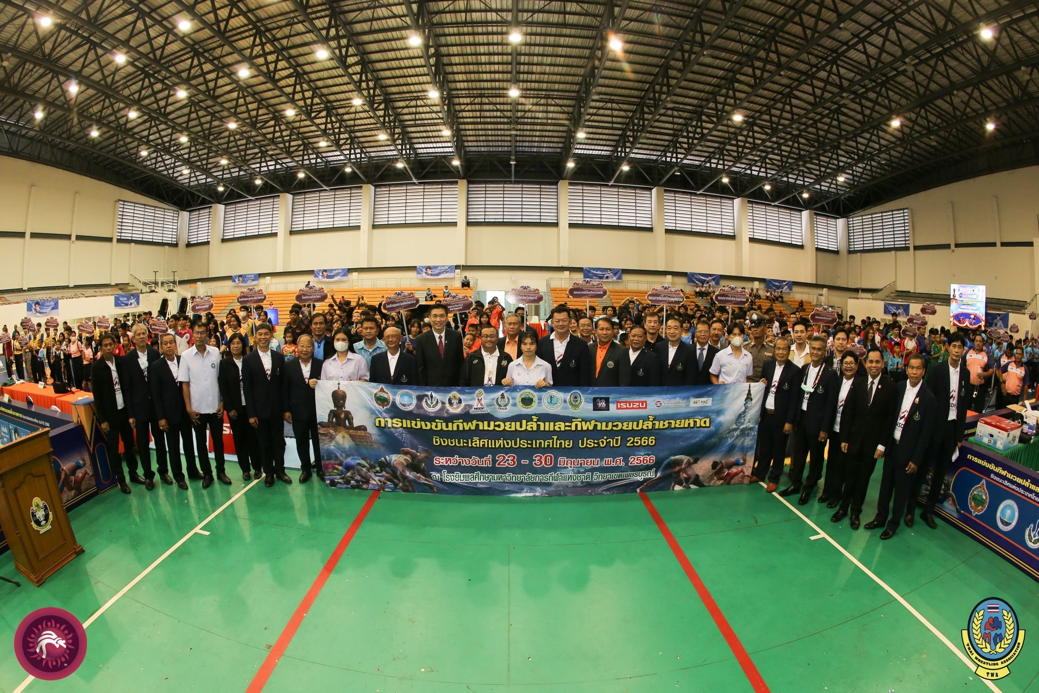 1,248 lives together in the Thailand Wrestling Championships in Phetchabun -superwinway
