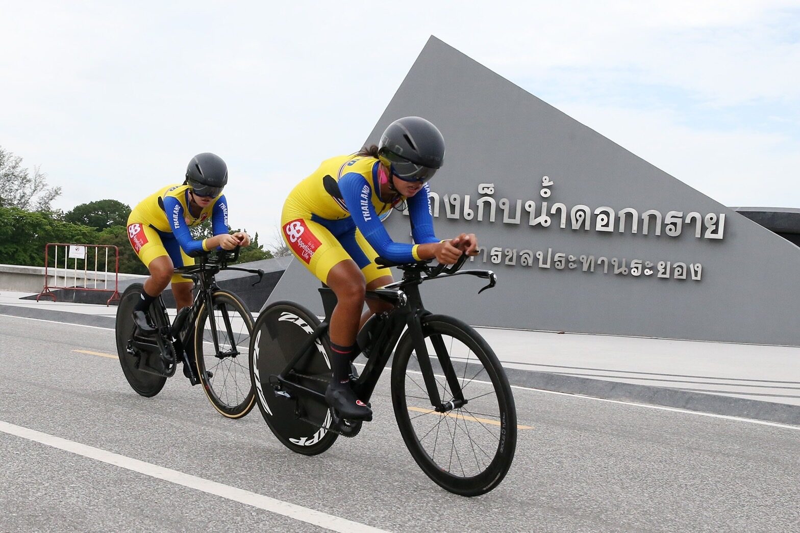 Cool Thai young cyclists win silver medals at the Asian Road Cycling Championships fast168