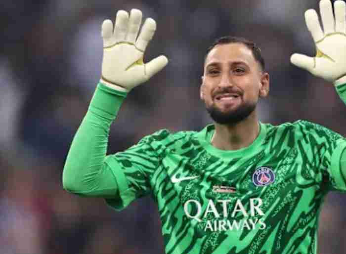 doohee Dwight Yorke reveals he wants to see Manchester United sign Donnarumma as goalkeeper